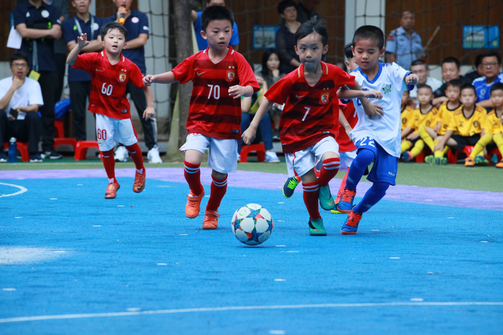 TA：皇马后卫赫伊森腹股沟不适，将接受扫描检查（TA：皇马后卫赫伊森腹股沟不适，将进行扫描评估）