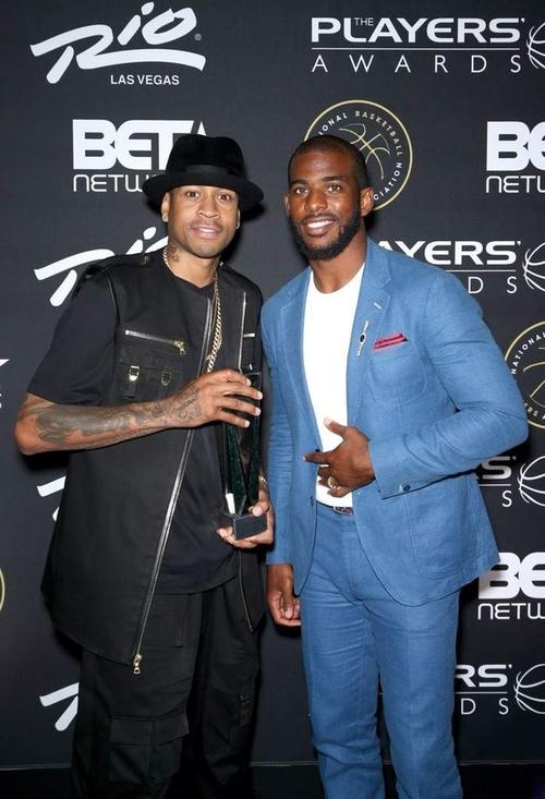 TA：奥赖利成功限制住了萨拉赫，他的防守表现远超多数边后卫（TA：奥赖利成功冻结萨拉赫，防守表现优于大多数边后卫）