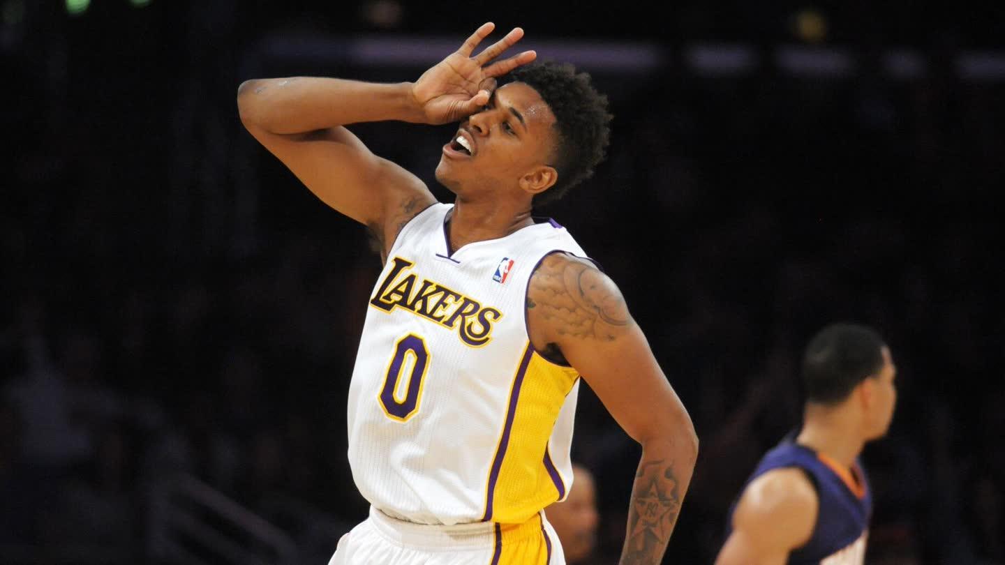 雄鹿队记：字母哥没有参加今天的训练，AJ·格林有望复出（雄鹿记者：字母哥缺席今日训练 AJ·格林有望复出）