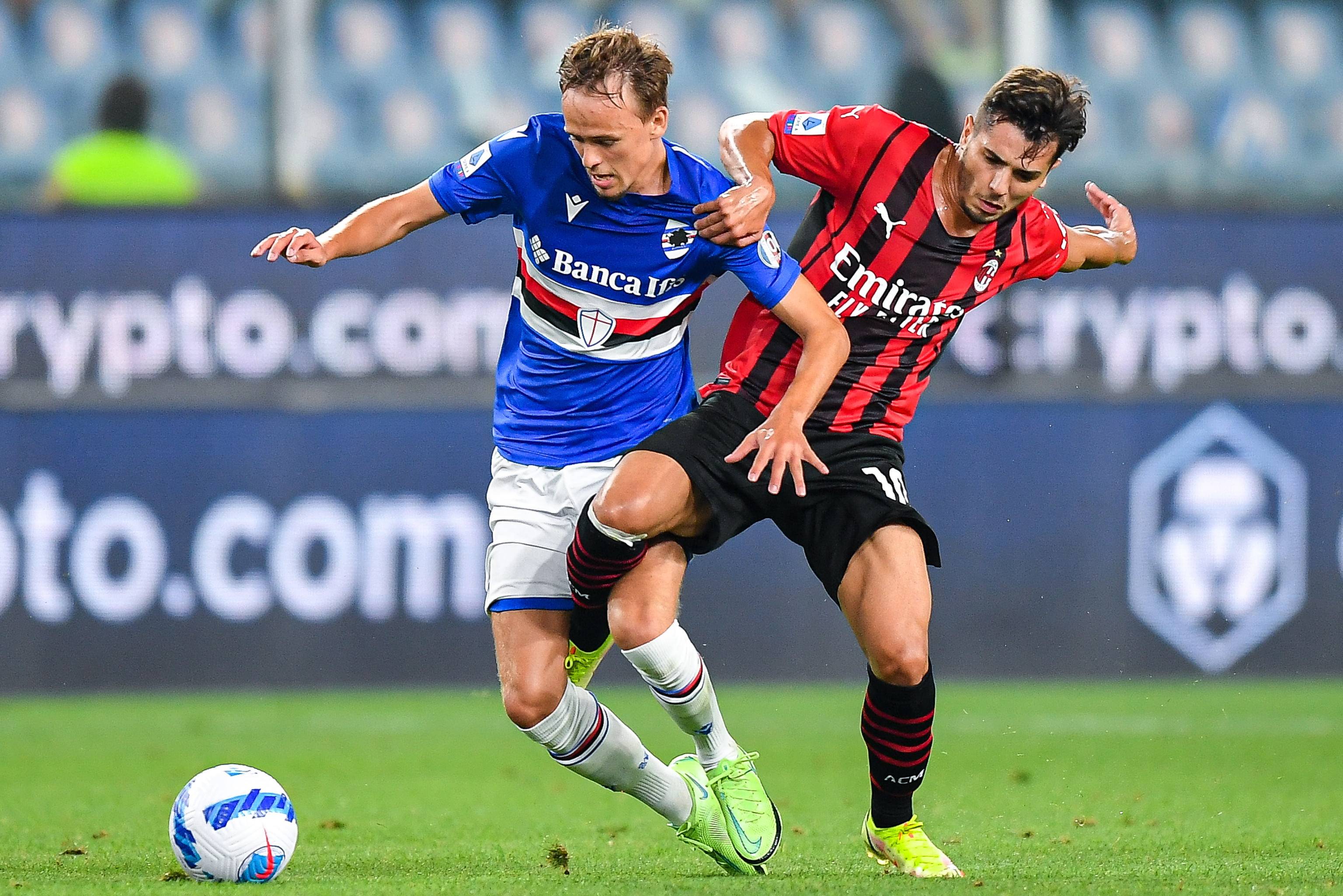 神之一脚！德甲保级队惊现蝎子摆尾式神仙球，现场视角，太丝滑了（逆天一脚！德甲保级队上演蝎子摆尾神球，现场视角行云流水）