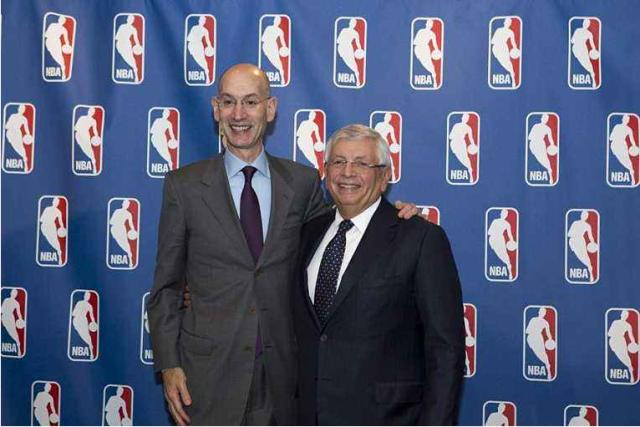 巨星时刻！爱德华兹几乎负角度关键三分绝平 穆雷封到脸上仍无力阻挡！（高光时刻！爱德华兹逆天角度关键三分扳平，穆雷贴脸干扰亦无法阻挡）