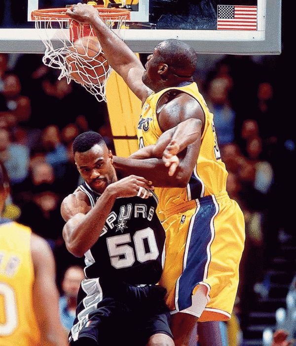 巴西甲前瞻：帕尔梅拉斯遭遇两连败，维多利亚客场状态低迷（巴甲前瞻：帕尔梅拉斯连败承压 维多利亚客场依旧低迷）