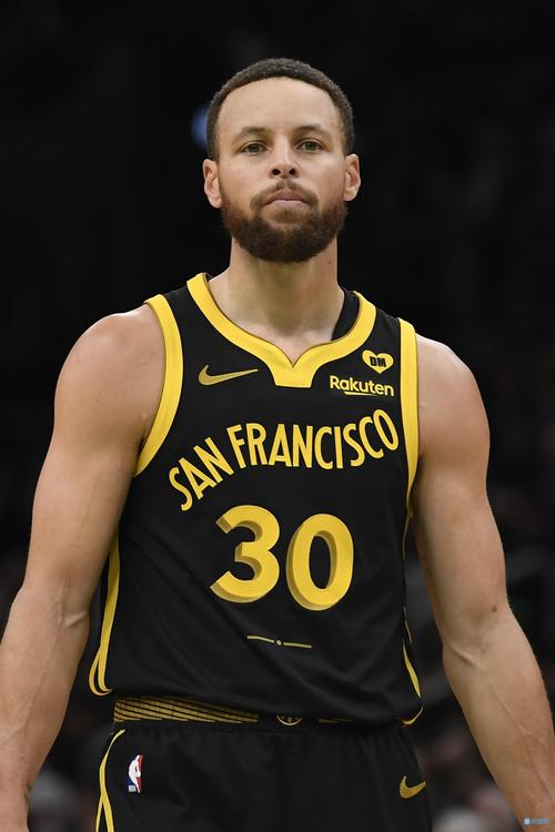 西甲-拉菲尼亚双响德容破门 巴萨5-1马略卡（西甲：拉菲尼亚梅开二度，德容建功，巴萨5-1大胜马略卡）